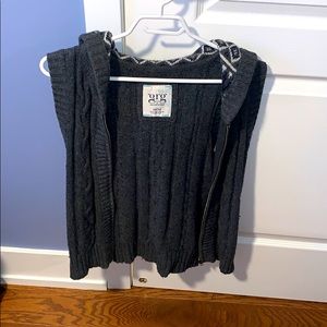 Sleeveless/Hooded dark grey sweater vest